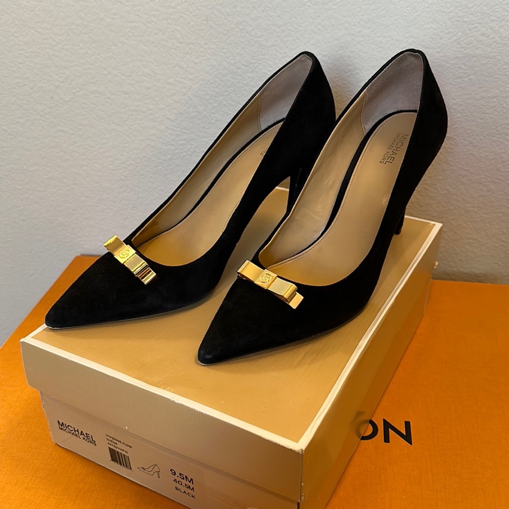 Michael Kors Vivienne Suede Pump